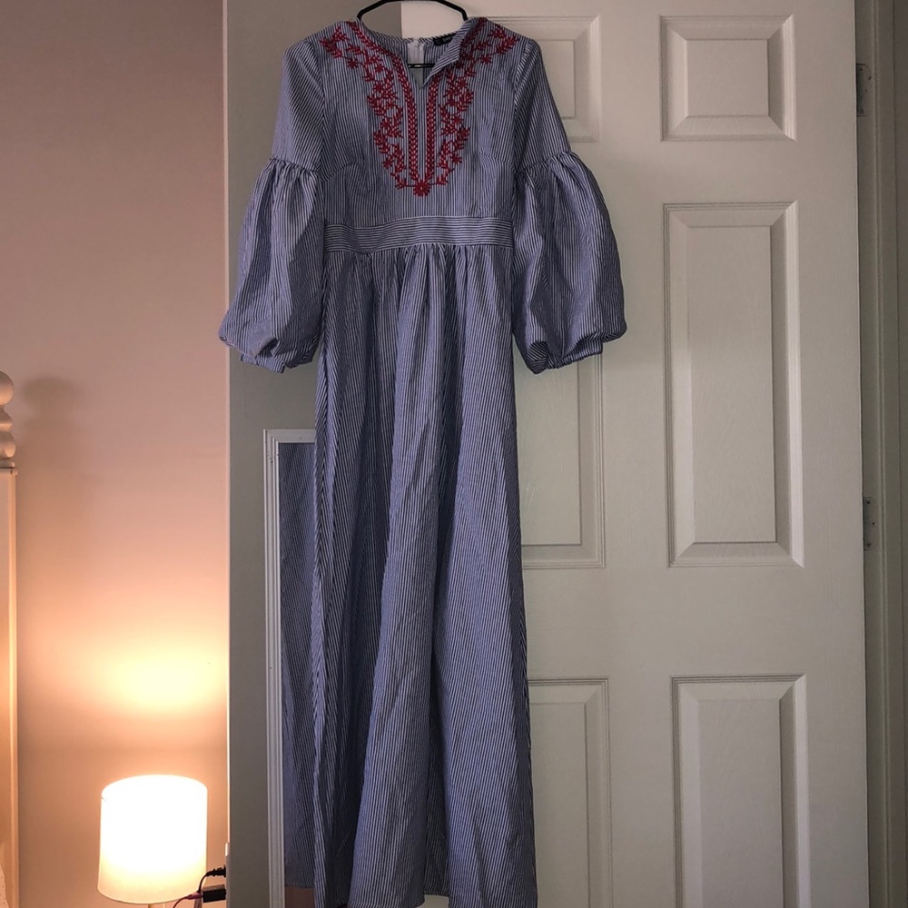 Beautiful balloon sleeve long sleeve maxi dress